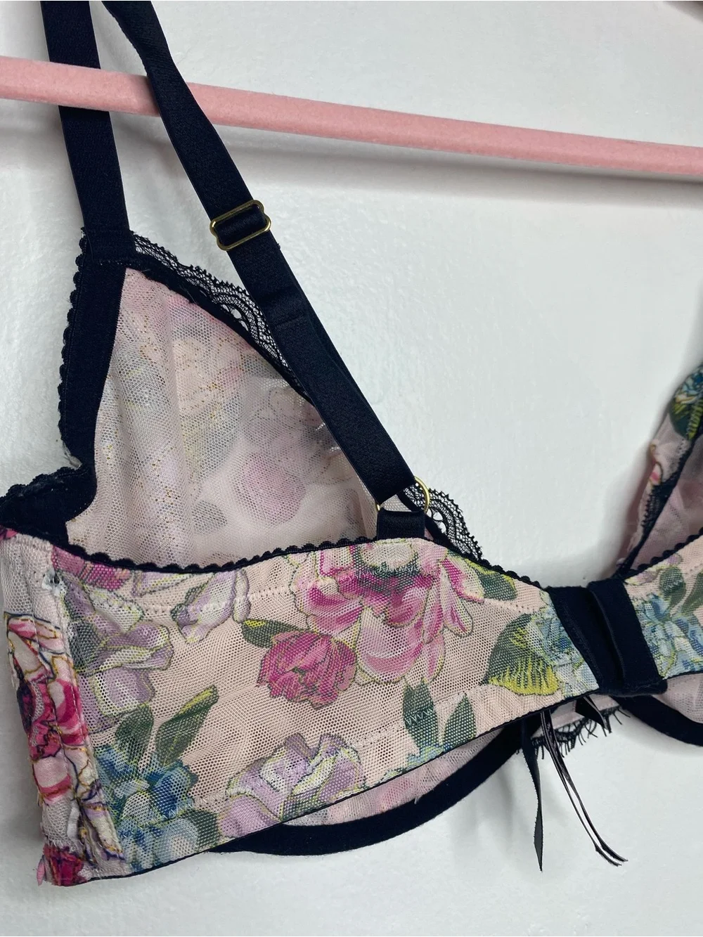 VS Very sexy Low cut Demi bonnet Floral mesh bra Size 38 D